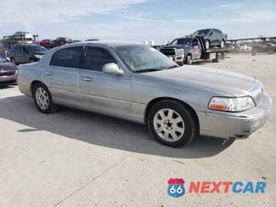 Czwarte zdjęcie samochodu z boku: 2006 LINCOLN TOWN CAR SIGNATURE VIN:1LNHM81V16Y614156 - miniatura