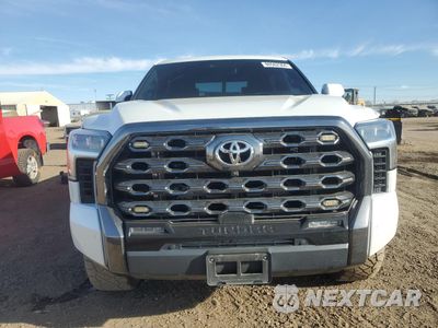 Piąte zdjęcie samochodu w środku: 2022 TOYOTA TUNDRA CREWMAX PLATINUM VIN:5TFNA5EC2NX005816 - miniatura