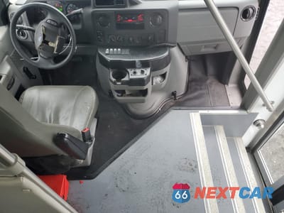 Zdjęcie 8 z 16 samochodu: 2019 FORD ECONOLINE E350 SUPER DUTY CUTAWAY VAN VIN:1FDEE3FS7KDC34256 - miniatura