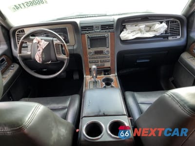 Zdjęcie 8 z 16 samochodu: 2014 LINCOLN NAVIGATOR VIN:5LMJJ2J51EEL07963 - miniatura