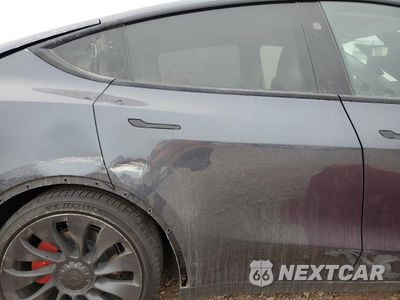 Zdjęcie 11 z 15 samochodu: 2023 TESLA MODEL Y VIN:7SAYGDEF2PF978372 - miniatura