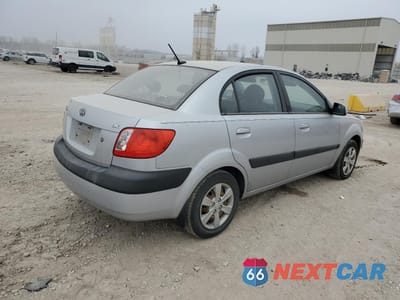 Trzecie zdjęcie samochodu z tyłu: 2009 KIA RIO BASE VIN:KNADE223796576519 - miniatura