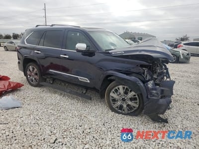 Czwarte zdjęcie samochodu z boku: 2024 TOYOTA SEQUOIA SR5 VIN:7SVAAABA9RX039208 - miniatura