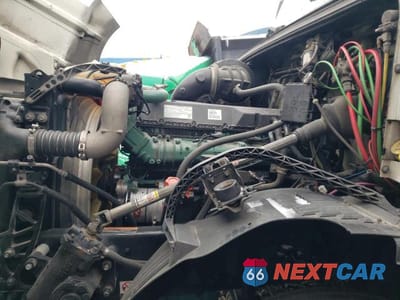 Zdjęcie 7 z 10 samochodu: 2018 VOLVO VN VNL VIN:4V4NC9EH3JN884671 - miniatura