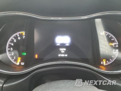 Zdjęcie 9 z 13 samochodu: 2017 JEEP GRAND CHEROKEE LAREDO VIN:1C4RJFAG3HC961981 - miniatura