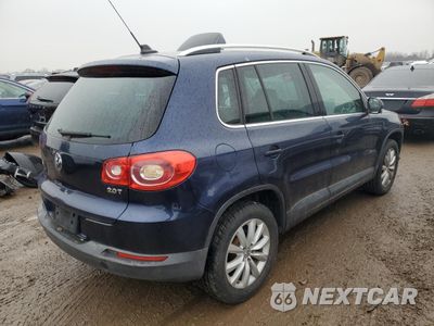 Trzecie zdjęcie samochodu z tyłu: 2011 VOLKSWAGEN TIGUAN S VIN:WVGAV7AX7BW515227 - miniatura