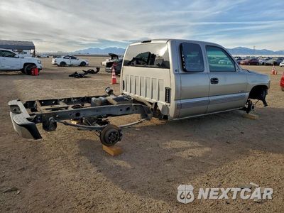 Trzecie zdjęcie samochodu z tyłu: 2002 CHEVROLET SILVERADO C1500 VIN:2GCEC19V721407967 - miniatura
