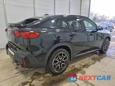 Trzecie zdjęcie samochodu z tyłu: 2025 BMW X2 XDRIVE28I VIN:WBX63GM09S5375396 - miniatura