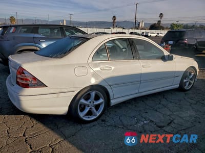 Trzecie zdjęcie samochodu z tyłu: 2005 MERCEDES-BENZ C 230K SPORT SEDAN VIN:WDBRF40J55F718104 - miniatura
