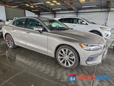 Czwarte zdjęcie samochodu z boku: 2020 VOLVO S60 T5 MOMENTUM VIN:7JR102FKXLG063855 - miniatura