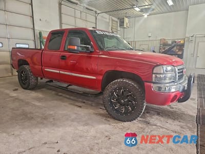 Czwarte zdjęcie samochodu z boku: 2004 GMC NEW SIERRA K1500 VIN:2GTEK19T441380134 - miniatura