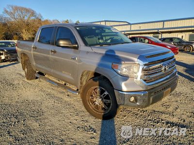 Czwarte zdjęcie samochodu z boku: 2016 TOYOTA TUNDRA CREWMAX SR5 VIN:5TFDW5F11GX495615 - miniatura