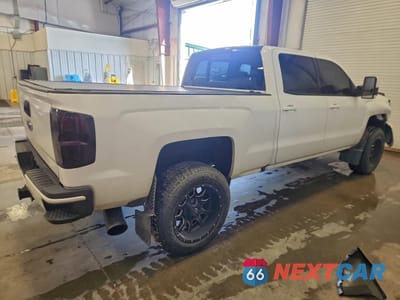 Trzecie zdjęcie samochodu z tyłu: 2017 CHEVROLET SILVERADO K3500 LTZ VIN:1GC4K0EY9HF152345 - miniatura