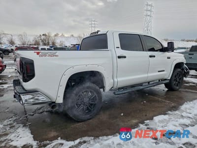 Trzecie zdjęcie samochodu z tyłu: 2020 TOYOTA TUNDRA SR5 VIN:5TFDY5F16LX909945 - miniatura
