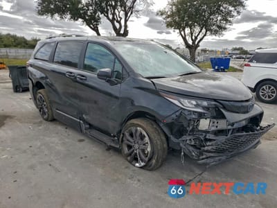Czwarte zdjęcie samochodu z boku: 2025 TOYOTA SIENNA XSE VIN:5TDDRKEC6SS231877 - miniatura