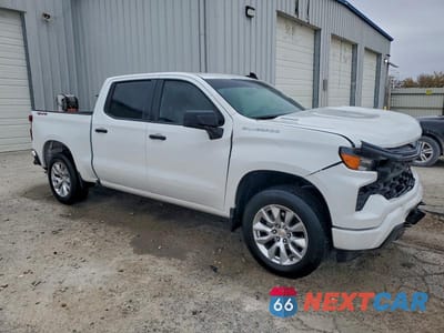 Czwarte zdjęcie samochodu z boku: 2025 CHEVROLET SILVERADO K1500 CUSTOM VIN:3GCPKBEK1SG354851 - miniatura