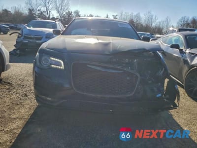 Piąte zdjęcie samochodu w środku: 2016 CHRYSLER 300 S VIN:2C3CCABG4GH310912 - miniatura
