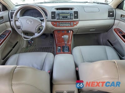 Zdjęcie 8 z 11 samochodu: 2005 TOYOTA CAMRY LE VIN:4T1BE32K05U596734 - miniatura