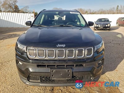 Piąte zdjęcie samochodu w środku: 2022 JEEP COMPASS LATITUDE VIN:3C4NJDBB2NT174140 - miniatura