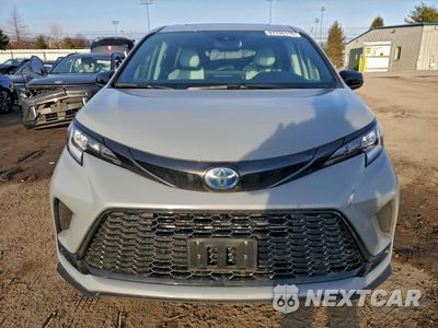 Piąte zdjęcie samochodu w środku: 2025 TOYOTA SIENNA XSE VIN:5TDDSKFCXSS157124 - miniatura
