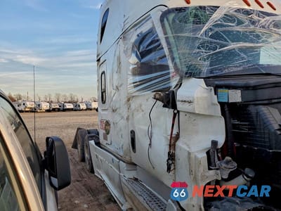 Zdjęcie 9 z 10 samochodu: 2021 FREIGHTLINER CASCADIA 126