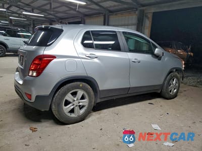 Trzecie zdjęcie samochodu z tyłu: 2020 CHEVROLET TRAX LS VIN:KL7CJKSB6LB020506 - miniatura