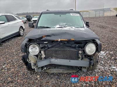 Piąte zdjęcie samochodu w środku: 2008 JEEP PATRIOT SPORT VIN:1J8FF28W18D778351 - miniatura