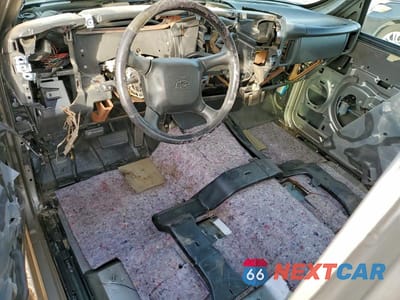 Zdjęcie 8 z 13 samochodu: 2002 CHEVROLET SILVERADO C1500 VIN:2GCEC19V721407967 - miniatura