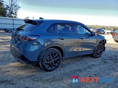 Trzecie zdjęcie samochodu z tyłu: 2025 HONDA HR-V SPORT VIN:3CZRZ1H56SM756882 - miniatura