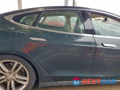 Zdjęcie 10 z 12 samochodu: 2013 TESLA MODEL S VIN:5YJSA1DG2DFP03528 - miniatura