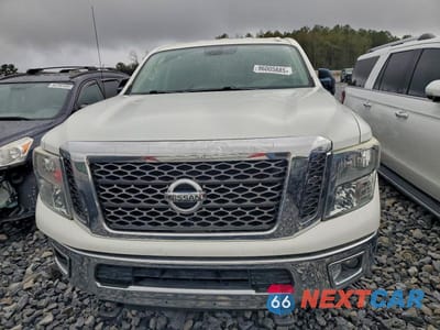 Piąte zdjęcie samochodu w środku: 2017 NISSAN TITAN XD SL VIN:1N6BA1F29HN517832 - miniatura