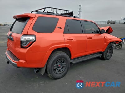 Trzecie zdjęcie samochodu z tyłu: 2024 TOYOTA 4RUNNER SR5 PREMIUM VIN:JTERU5JR7R6296842 - miniatura