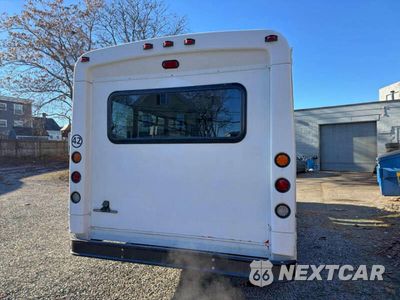 Czwarte zdjęcie samochodu z boku: 2017 FORD ECONOLINE E350 SUPER DUTY CUTAWAY VAN VIN:1FDEE3FS6HDC16579 - miniatura