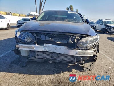 Piąte zdjęcie samochodu w środku: 2018 HONDA ACCORD LX VIN:1HGCV1F15JA028989 - miniatura