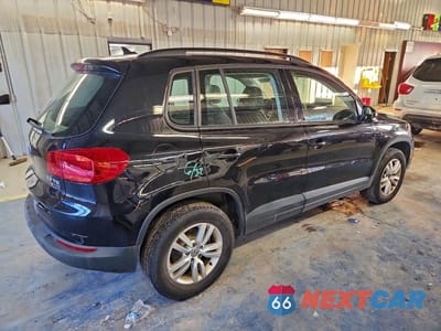 Trzecie zdjęcie samochodu z tyłu: 2017 VOLKSWAGEN TIGUAN S VIN:WVGBV7AX9HK024307 - miniatura