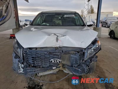 Piąte zdjęcie samochodu w środku: 2020 KIA SORENTO S VIN:5XYPG4A57LG620399 - miniatura
