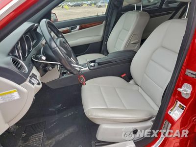 Zdjęcie 7 z 12 samochodu: 2014 MERCEDES-BENZ C 250 VIN:WDDGF4HB3ER315300 - miniatura