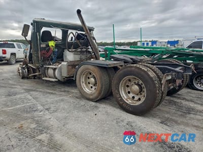 Trzecie zdjęcie samochodu z tyłu: 2018 FREIGHTLINER CASCADIA 125 SEMI TRUCK VIN:3AKJGEFG1JDJU2974 - miniatura