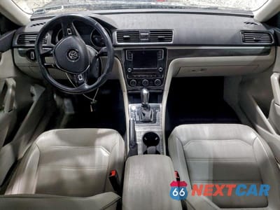 Zdjęcie 8 z 13 samochodu: 2018 VOLKSWAGEN PASSAT SE VIN:1VWBA7A31JC021878 - miniatura