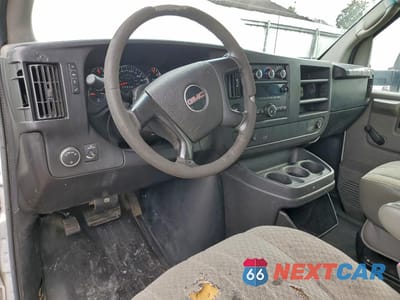 Zdjęcie 8 z 13 samochodu: 2013 GMC SAVANA BOX TRUCK VIN:1GD072BA1D1117899 - miniatura