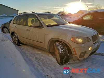 Czwarte zdjęcie samochodu z boku: 2013 BMW X5 XDRIVE35I VIN:5UXZV4C52D0E14055 - miniatura