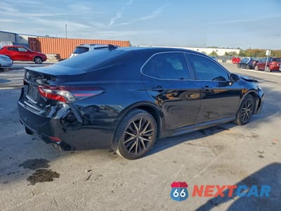 Trzecie zdjęcie samochodu z tyłu: 2022 TOYOTA CAMRY SE VIN:4T1G11AK8NU039688 - miniatura