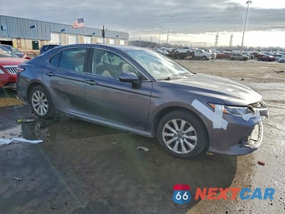 Czwarte zdjęcie samochodu z boku: 2020 TOYOTA CAMRY LE VIN:4T1C11AK9LU869799 - miniatura