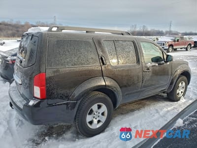 Trzecie zdjęcie samochodu z tyłu: 2011 NISSAN PATHFINDER S VIN:5N1AR1NB8BC615418 - miniatura