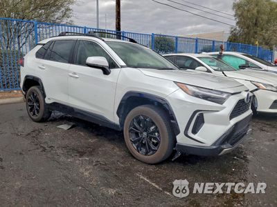 Czwarte zdjęcie samochodu z boku: 2024 TOYOTA RAV4 SE VIN:JTM16RFV7RJ060889 - miniatura