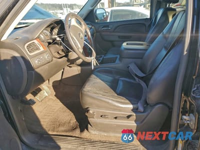 Zdjęcie 7 z 14 samochodu: 2013 CHEVROLET SUBURBAN K1500 LT VIN:1GNSKJE7XDR346161 - miniatura