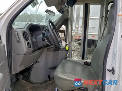 Piąte zdjęcie samochodu w środku: 2019 FORD E350 SHUTTLE BUS VIN:1FDEE3FS3KDC14375 - miniatura