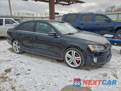 Czwarte zdjęcie samochodu z boku: 2015 VOLKSWAGEN JETTA GLI VIN:3VW4T7AJ1FM267563 - miniatura