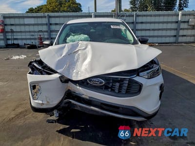 Piąte zdjęcie samochodu w środku: 2025 FORD ESCAPE ACTIVE VIN:1FMCU0GN8SUA23231 - miniatura