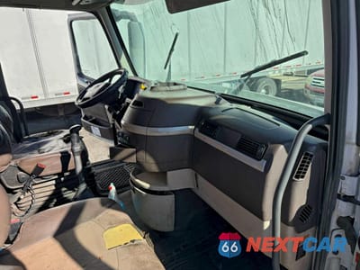 Zdjęcie 9 z 10 samochodu: 2014 VOLVO VN VNL VIN:4V4NC9EH0EN158756 - miniatura